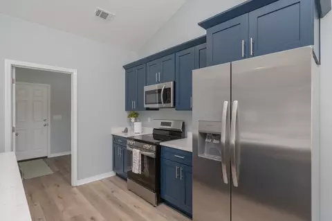 Kitchen - 6140 Clover St, Crestview, FL 32539 photo 4 of 8