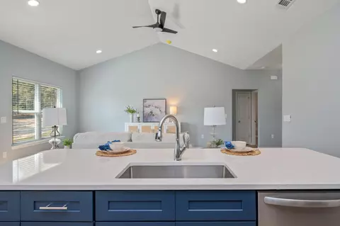 Kitchen - 6140 Clover St, Crestview, FL 32539 photo 7 of 8