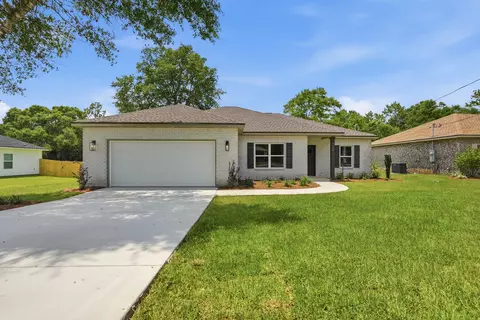 Exterior - 6140 Clover St, Crestview, FL 32539 photo 2 of 13