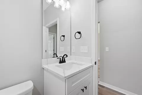 Bath - 6140 Clover St, Crestview, FL 32539 photo 2 of 7