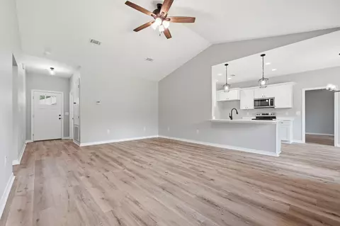 Living - 6140 Clover St, Crestview, FL 32539 photo 4 of 6