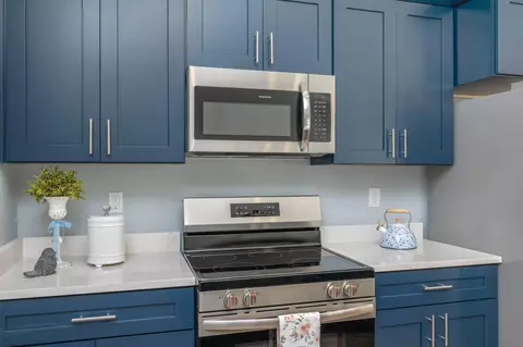 Kitchen - 6140 Clover St, Crestview, FL 32539 photo 6 of 8
