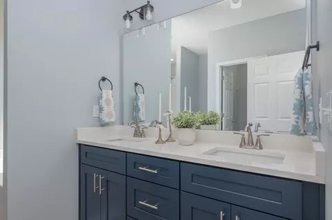 Bath - 6140 Clover St, Crestview, FL 32539 photo 1 of 8