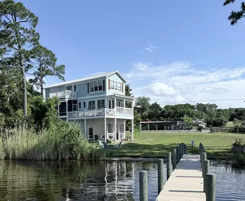 197 Bayshore Dr, Niceville, FL 32578