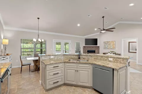 Kitchen - 6956 W Highway 4, Baker, FL 32531 photo 5 of 5