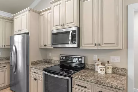 Kitchen - 6956 W Highway 4, Baker, FL 32531 photo 4 of 5