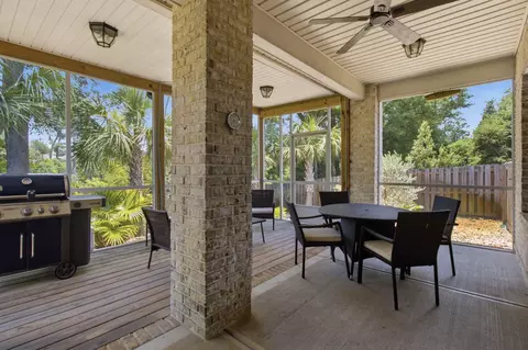 Exterior - 76 Oaktree Blvd, Freeport, FL 32439 photo 7 of 12