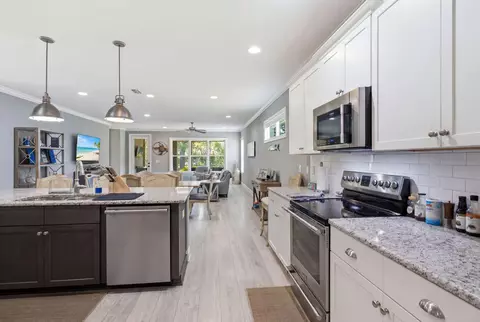 Kitchen - 76 Oaktree Blvd, Freeport, FL 32439 photo 6 of 6