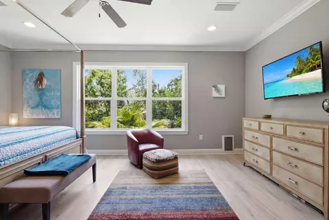 Bedroom - 76 Oaktree Blvd, Freeport, FL 32439 photo 7 of 9