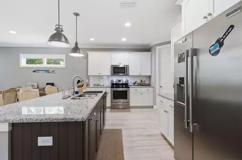 Kitchen - 76 Oaktree Blvd, Freeport, FL 32439 photo 5 of 6