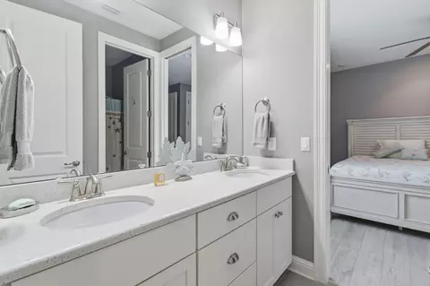 Bath - 76 Oaktree Blvd, Freeport, FL 32439 photo 1 of 6
