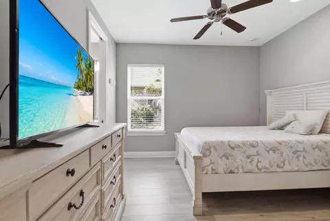 Bedroom - 76 Oaktree Blvd, Freeport, FL 32439 photo 3 of 9