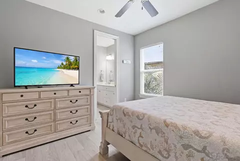 Bedroom - 76 Oaktree Blvd, Freeport, FL 32439 photo 4 of 9
