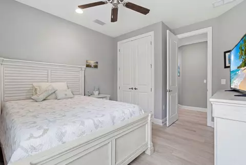 Bedroom - 76 Oaktree Blvd, Freeport, FL 32439 photo 5 of 9