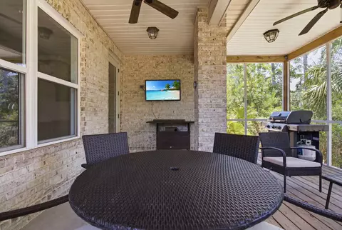 Exterior - 76 Oaktree Blvd, Freeport, FL 32439 photo 5 of 12