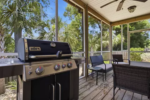 Exterior - 76 Oaktree Blvd, Freeport, FL 32439 photo 6 of 12