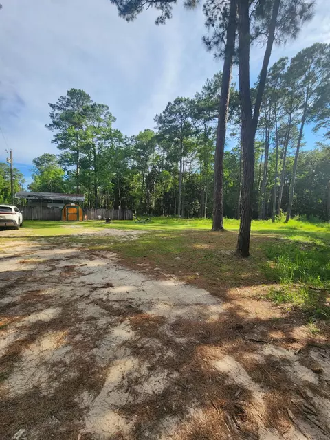 540 Smokehouse Lake Rd, Ponce De Leon, FL 32455