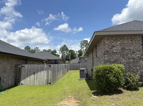 Exterior - 2112 Queen St, Crestview, FL 32536 photo 2 of 4