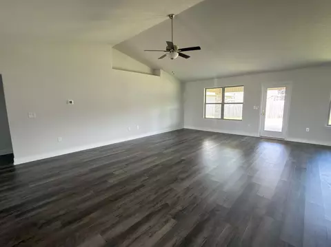 Living - 2112 Queen St, Crestview, FL 32536 photo 2 of 7