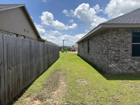 Exterior - 2112 Queen St, Crestview, FL 32536 photo 4 of 4