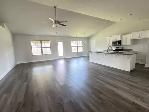 Living - 2112 Queen St, Crestview, FL 32536 photo 1 of 7