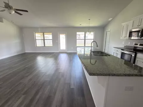 Living - 2112 Queen St, Crestview, FL 32536 photo 4 of 7