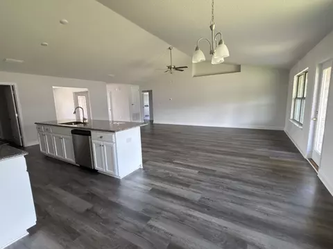 Living - 2112 Queen St, Crestview, FL 32536 photo 5 of 7