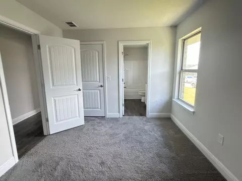 Bedroom - 2112 Queen St, Crestview, FL 32536 photo 2 of 8