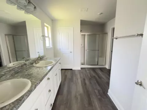 Bath - 2112 Queen St, Crestview, FL 32536 photo 4 of 5