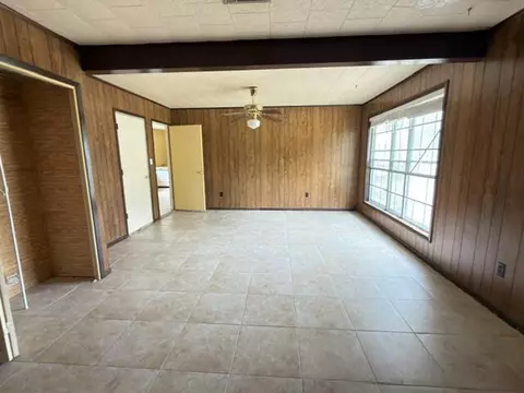 Living - 516 Forrest Ct, Crestview, FL 32539 photo 7 of 7