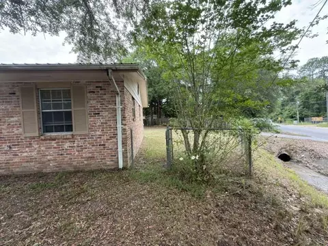 Exterior - 516 Forrest Ct, Crestview, FL 32539 photo 1 of 3