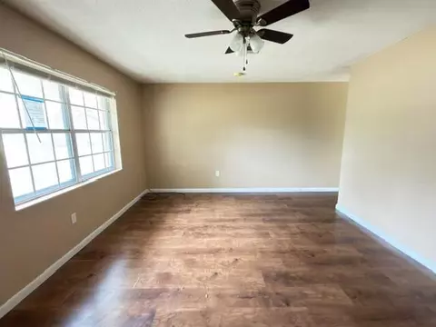 Living - 516 Forrest Ct, Crestview, FL 32539 photo 1 of 7