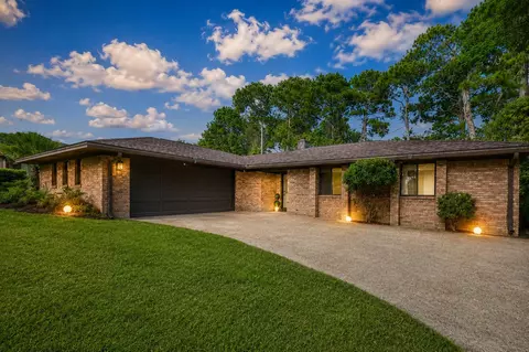 170 Elliott Rd, Mary Esther, FL 32569