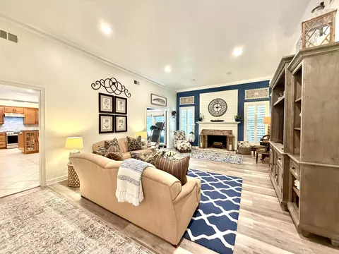 Living - 1197 Sioux Cir, Crestview, FL 32536 photo 6 of 10