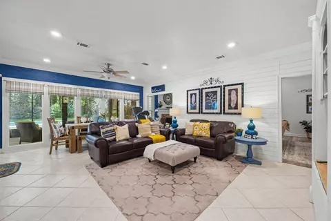 Living - 1197 Sioux Cir, Crestview, FL 32536 photo 2 of 10