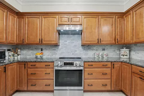 Kitchen - 1197 Sioux Cir, Crestview, FL 32536 photo 4 of 9