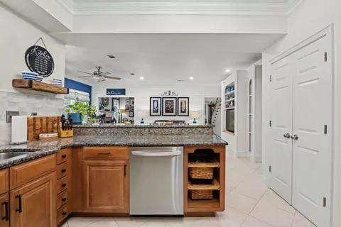 Kitchen - 1197 Sioux Cir, Crestview, FL 32536 photo 7 of 9