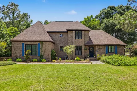 Exterior - 1197 Sioux Cir, Crestview, FL 32536 photo 6 of 30