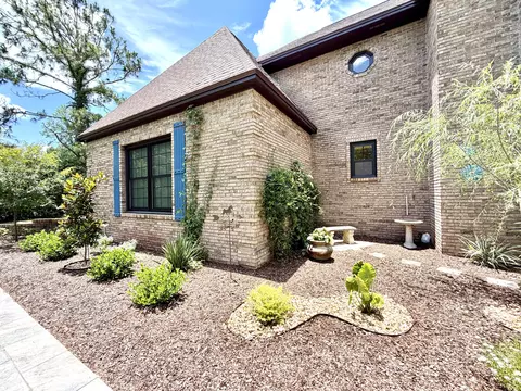 Exterior - 1197 Sioux Cir, Crestview, FL 32536 photo 5 of 30