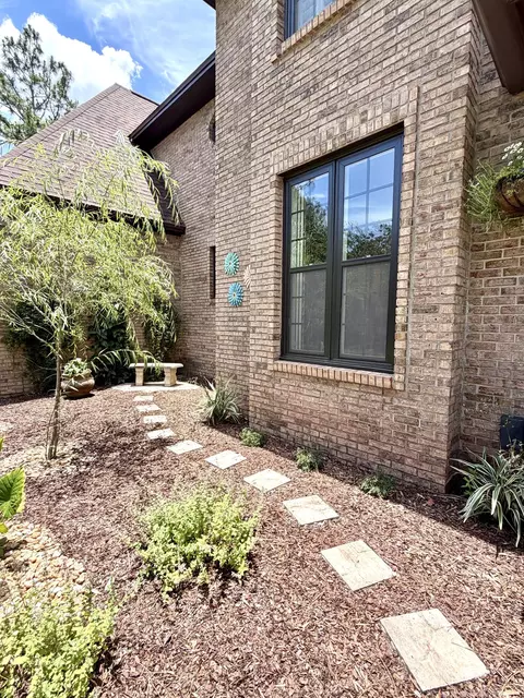 Exterior - 1197 Sioux Cir, Crestview, FL 32536 photo 4 of 30