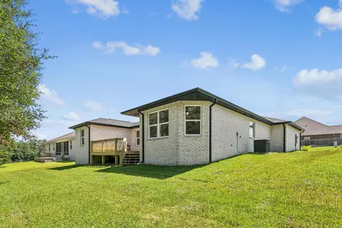 Exterior - 249 Paradise Palm Cir, Crestview, FL 32536 photo 7 of 11