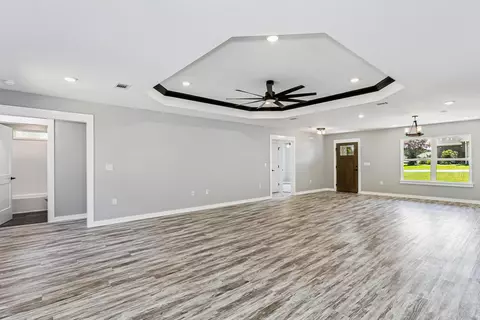 Living - 249 Paradise Palm Cir, Crestview, FL 32536 photo 4 of 6