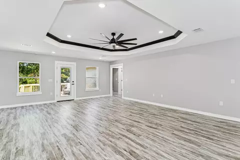 Living - 249 Paradise Palm Cir, Crestview, FL 32536 photo 2 of 6