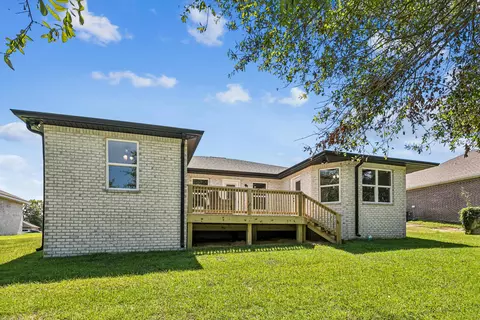 Exterior - 249 Paradise Palm Cir, Crestview, FL 32536 photo 9 of 11