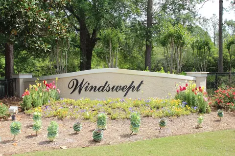 12 E Club House Dr, Freeport, FL 32439