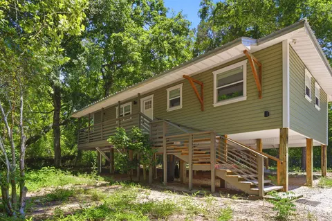35 North Ave, Freeport, FL 32439