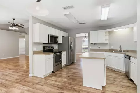 Kitchen - 330 Egan Dr, Crestview, FL 32536 photo 3 of 4