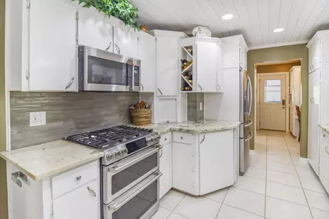 Kitchen - 106 Eagle Ct, Crestview, FL 32539 photo 3 of 3