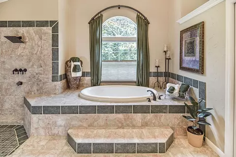 Bath - 106 Eagle Ct, Crestview, FL 32539 photo 1 of 4