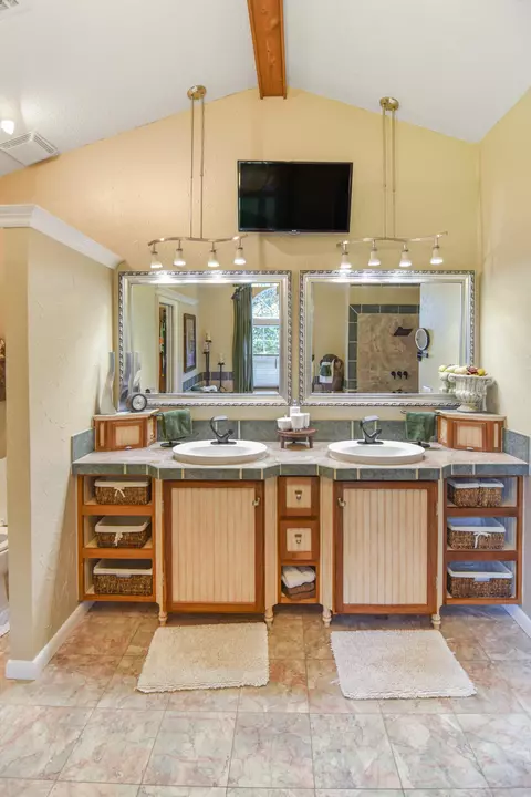 Bath - 106 Eagle Ct, Crestview, FL 32539 photo 2 of 4